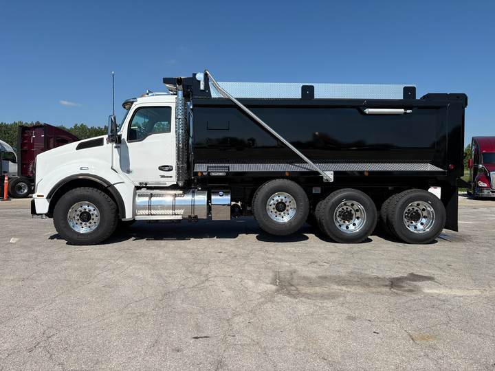 2027 Kenworth T880 Tri-Axle Dump Truck, exterior photo 6