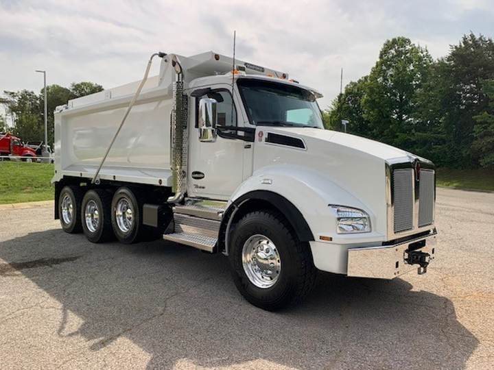 2027 Kenworth T880 Tri-Axle Dump Truck, exterior photo 1