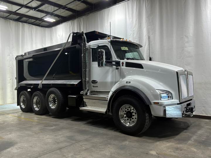 2027 Kenworth T880 Tri-Axle Dump Truck, exterior photo 1