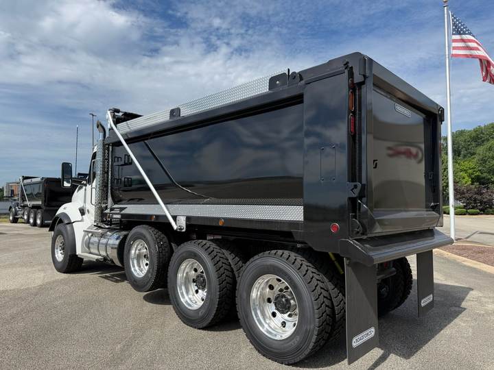 2027 Kenworth T880 Tri-Axle Dump Truck, exterior photo 6
