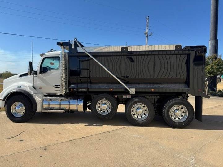 2027 Kenworth T880 Tri-Axle Dump Truck, exterior photo 4