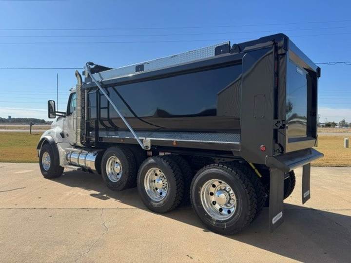 2027 Kenworth T880 Tri-Axle Dump Truck, exterior photo 5