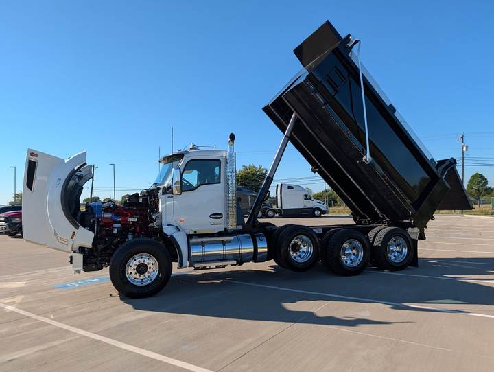 2027 Kenworth T880 Tri-Axle Dump Truck, exterior photo 4