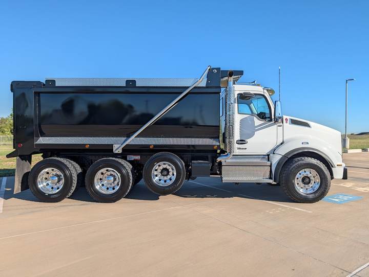 2027 Kenworth T880 Tri-Axle Dump Truck, exterior photo 6