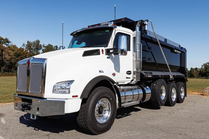 2027 Kenworth T880 Tri-Axle Dump Truck, exterior photo 2
