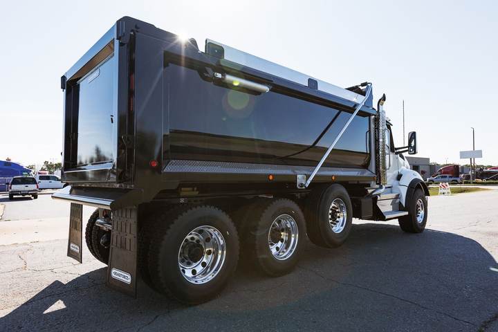2027 Kenworth T880 Tri-Axle Dump Truck, exterior photo 7