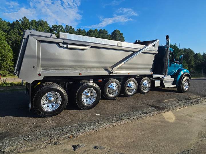 2027 Kenworth T880S 5-Axle Dump Truck, exterior photo 3