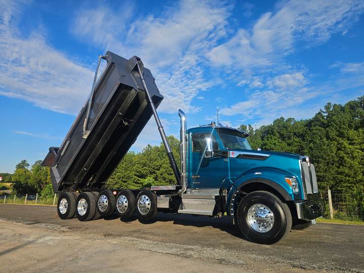 2027 Kenworth T880S 5-Axle Dump Truck, exterior photo 4