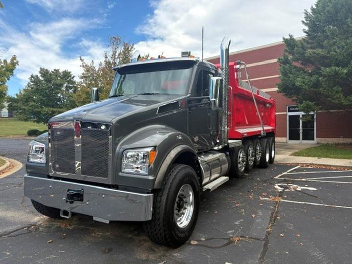 2027 Kenworth T880S 5-Axle Dump Truck, exterior photo 2