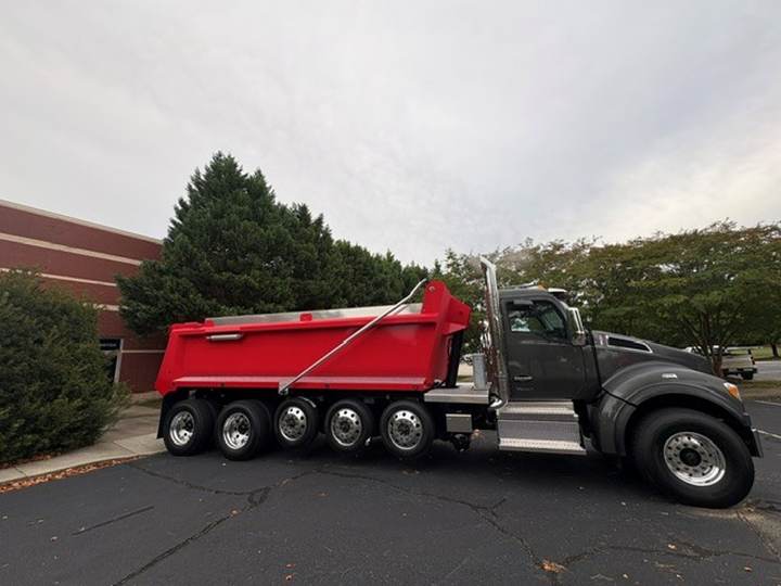 2027 Kenworth T880S 5-Axle Dump Truck, exterior photo 5