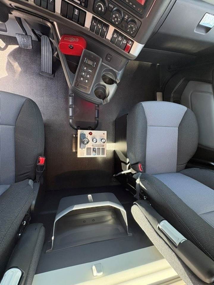 2027 Kenworth T880S 5-Axle Dump Truck, interior photo 7
