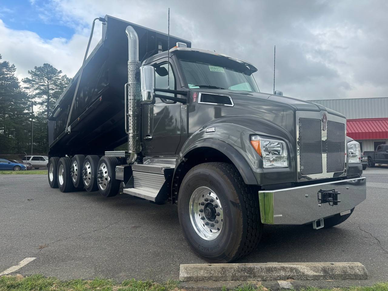 2027 Kenworth T880S 5-Axle Dump Truck, exterior photo 1