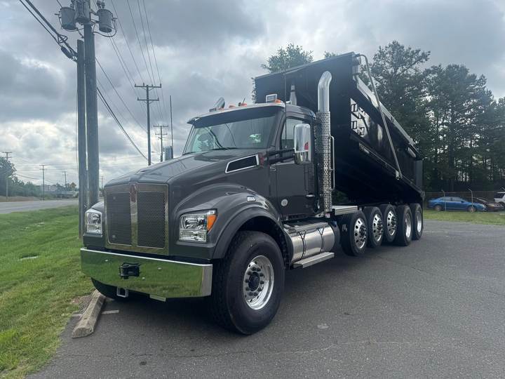 2027 Kenworth T880S 5-Axle Dump Truck, exterior photo 2