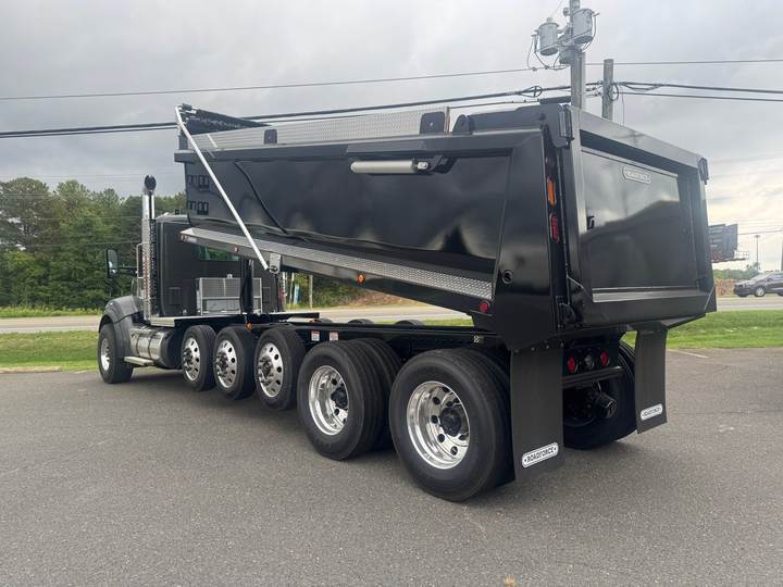 2027 Kenworth T880S 5-Axle Dump Truck, exterior photo 3