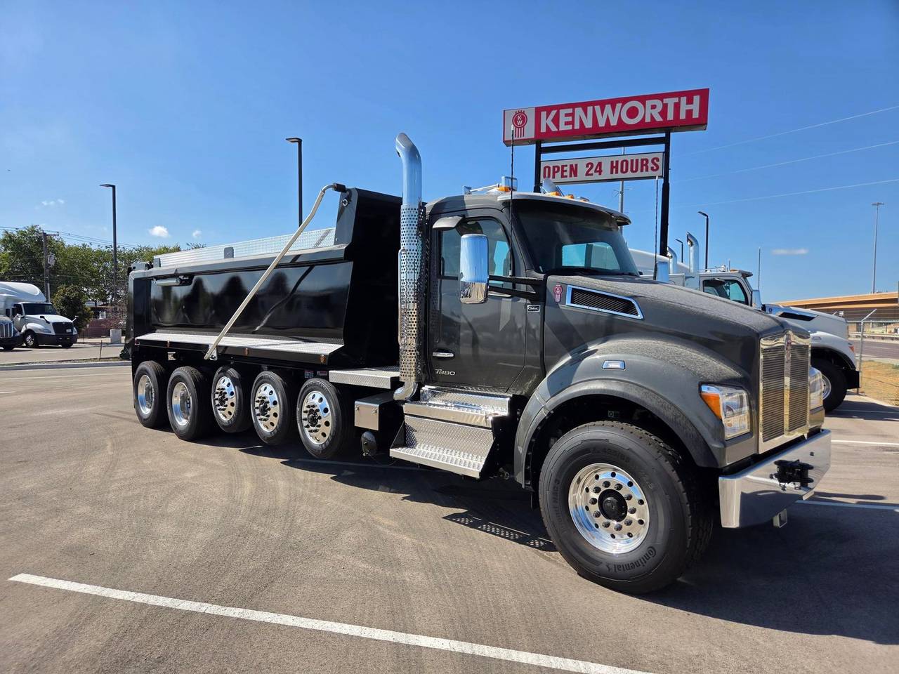 2027 Kenworth T880S 5-Axle Dump Truck, exterior photo 1