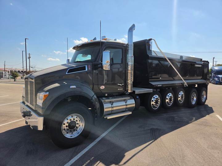 2027 Kenworth T880S 5-Axle Dump Truck, exterior photo 2
