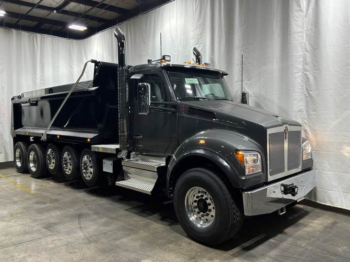 2027 Kenworth T880S 5-Axle Dump Truck, exterior photo 1