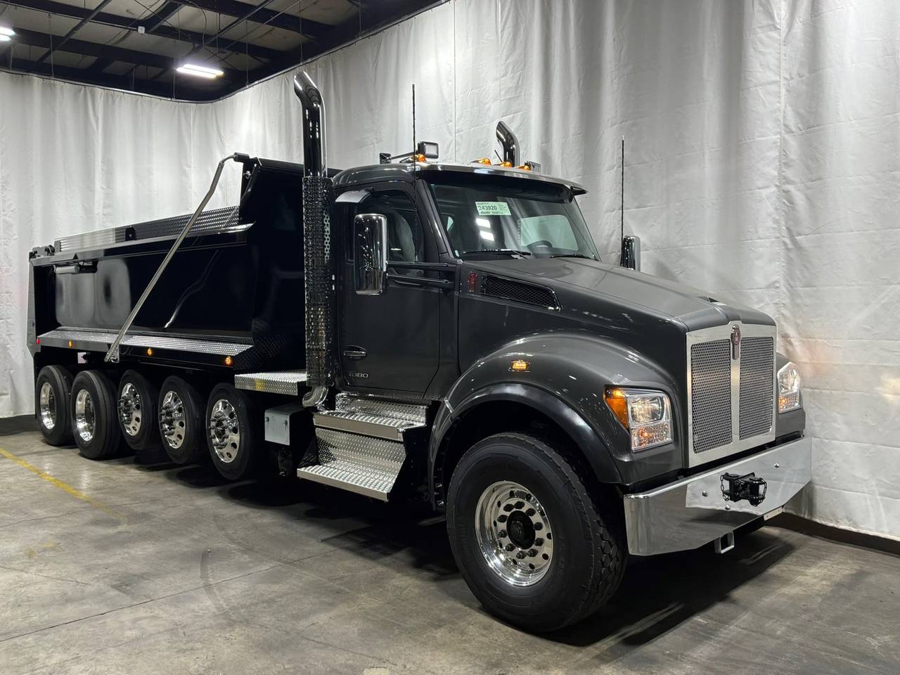2027 Kenworth T880S 5-Axle Dump Truck, exterior photo 1