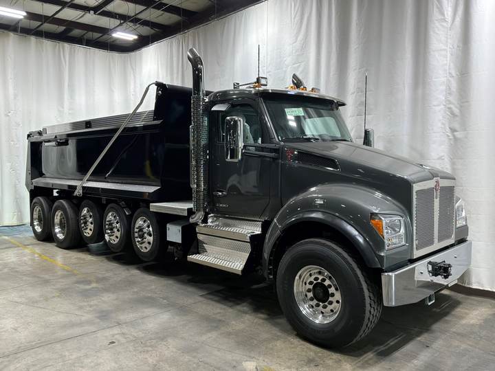2027 Kenworth T880S 5-Axle Dump Truck, exterior photo 1