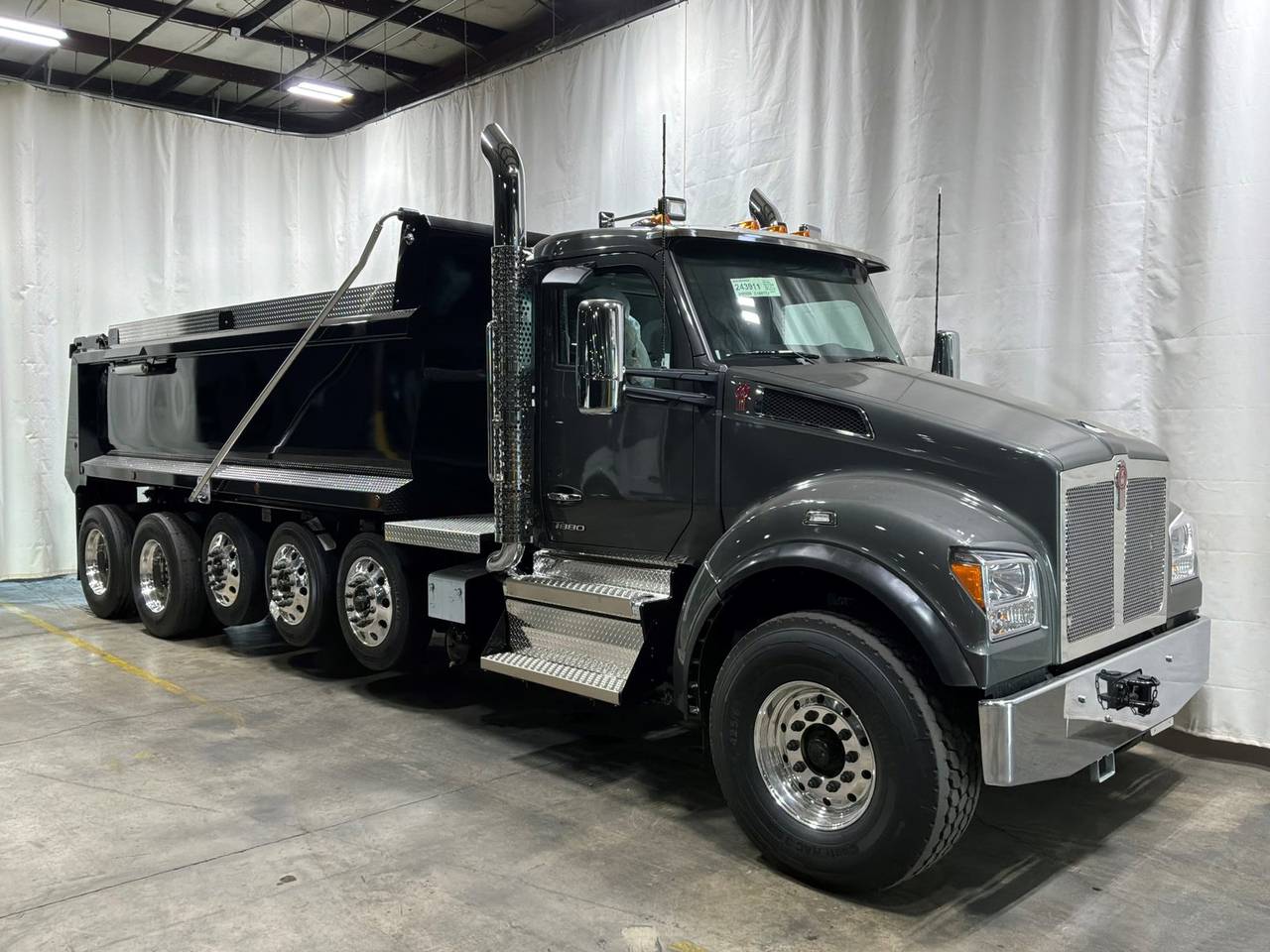 2027 Kenworth T880S 5-Axle Dump Truck, exterior photo 1