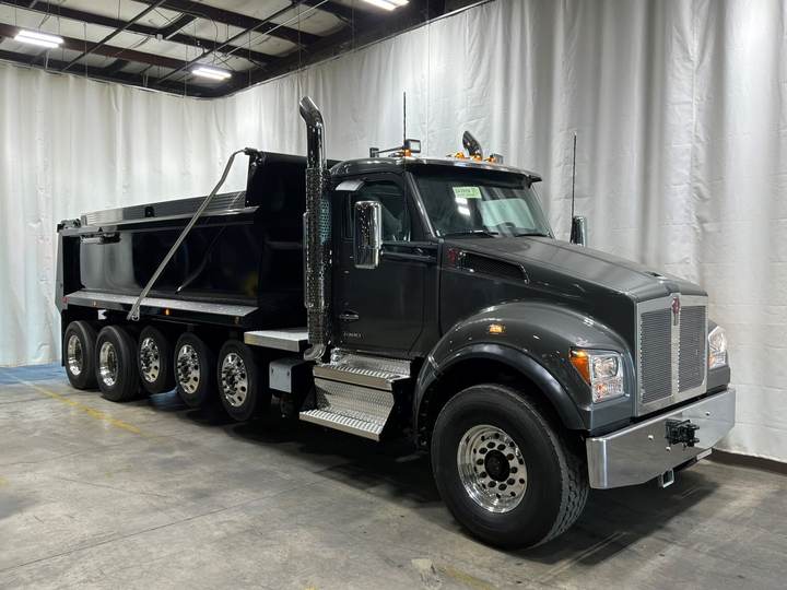 2027 Kenworth T880S 5-Axle Dump Truck, exterior photo 1