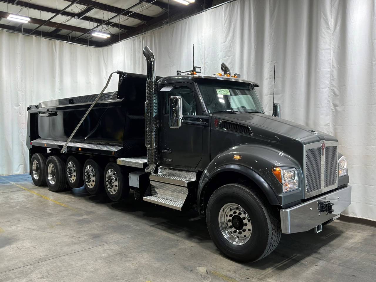 2027 Kenworth T880S 5-Axle Dump Truck, exterior photo 1