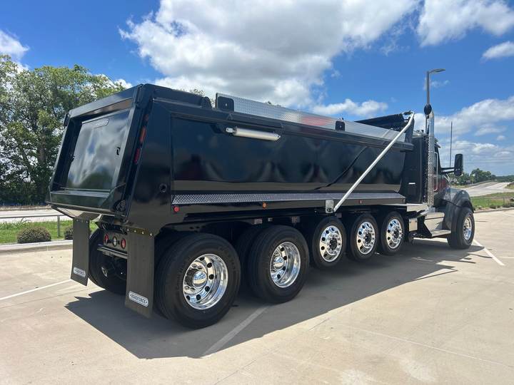 2027 Kenworth T880S 5-Axle Dump Truck, exterior photo 4