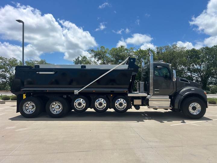 2027 Kenworth T880S 5-Axle Dump Truck, exterior photo 5