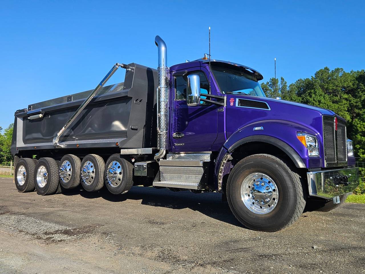 2027 Kenworth T880S 5-Axle Dump Truck, exterior photo 1
