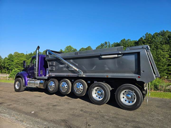 2027 Kenworth T880S 5-Axle Dump Truck, exterior photo 3