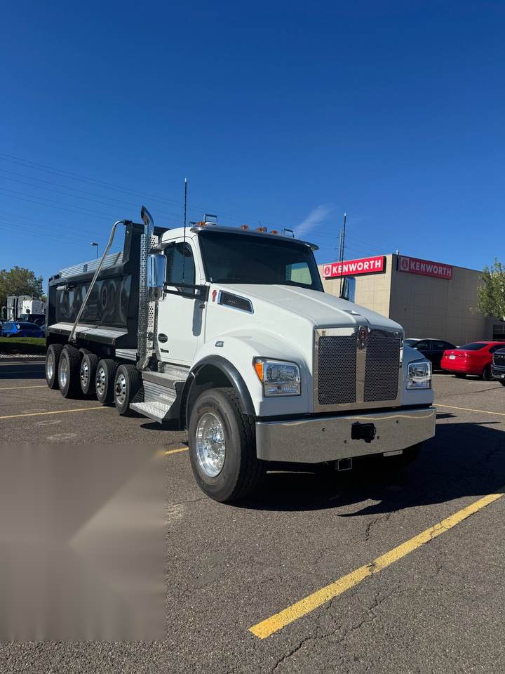 2027 Kenworth T880S 5-Axle Dump Truck, exterior photo 1