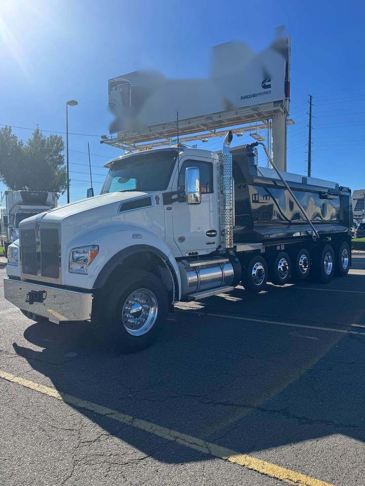 2027 Kenworth T880S 5-Axle Dump Truck, exterior photo 2