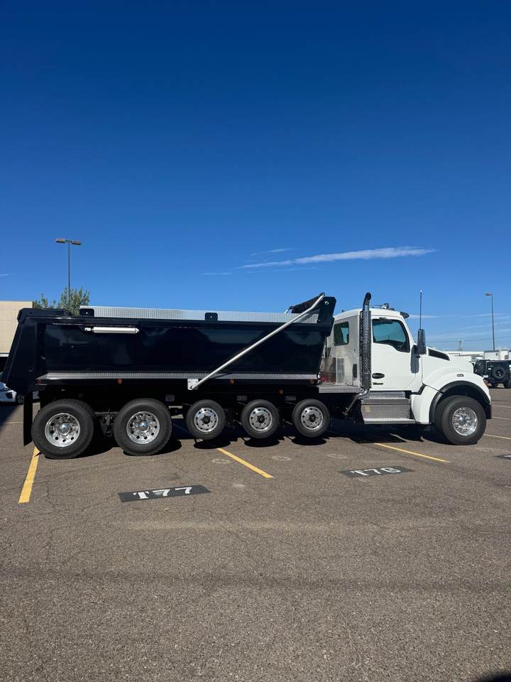 2027 Kenworth T880S 5-Axle Dump Truck, exterior photo 3