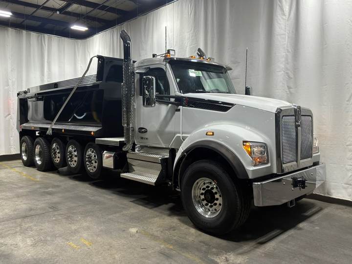2027 Kenworth T880S 5-Axle Dump Truck, exterior photo 1