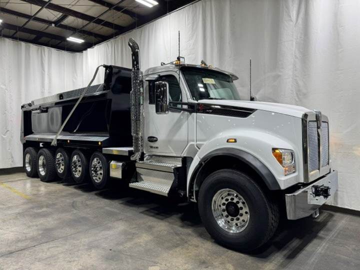 2027 Kenworth T880S 5-Axle Dump Truck, exterior photo 1