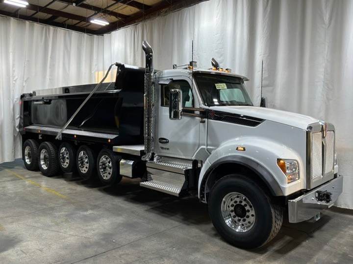 2027 Kenworth T880S 5-Axle Dump Truck, exterior photo 1