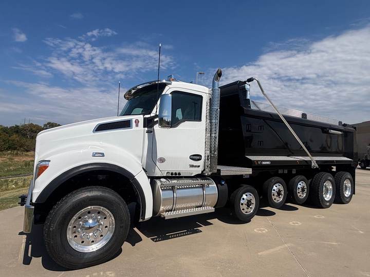 2027 Kenworth T880S 5-Axle Dump Truck, exterior photo 2