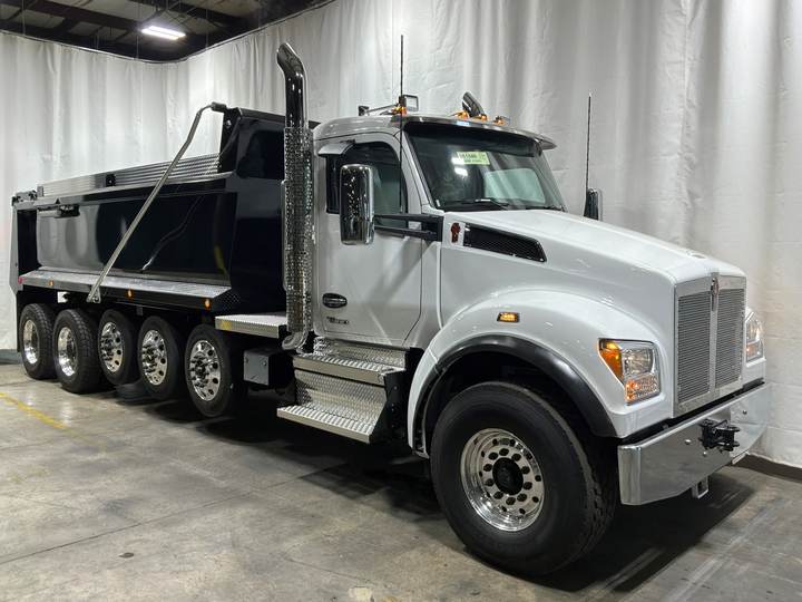 2027 Kenworth T880S 5-Axle Dump Truck, exterior photo 1