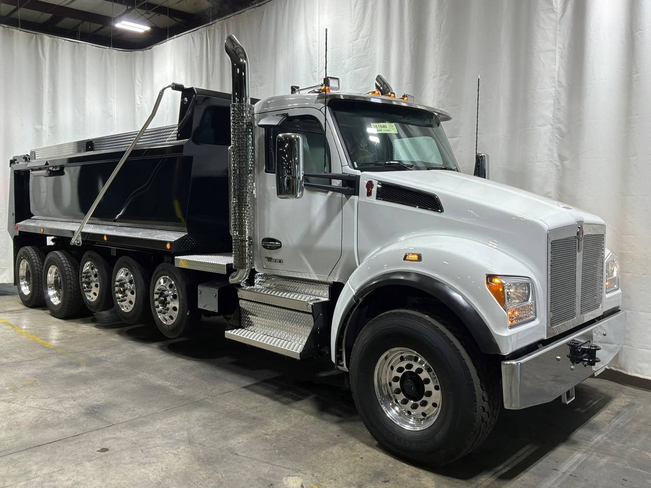 2027 Kenworth T880S 5-Axle Dump Truck, exterior photo 1