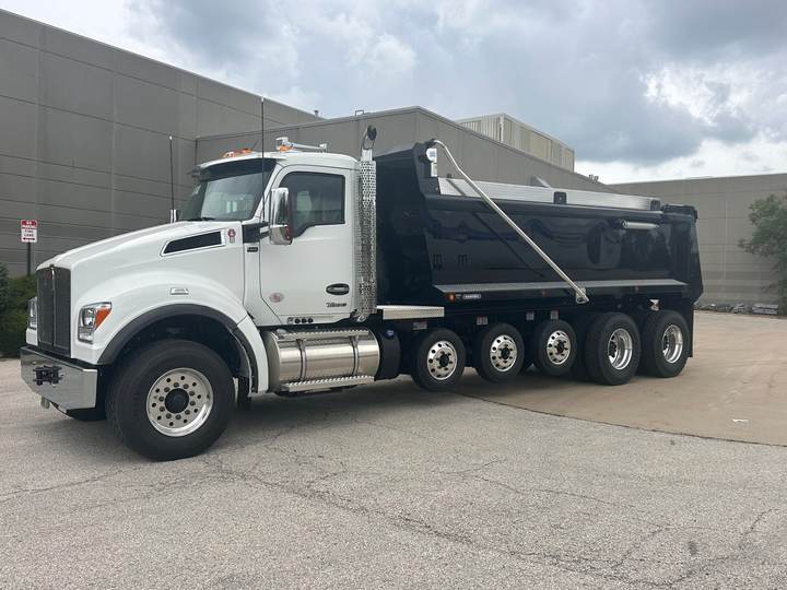 2027 Kenworth T880S 5-Axle Dump Truck, exterior photo 1