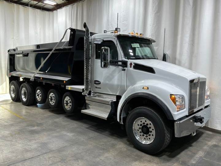 2027 Kenworth T880S 5-Axle Dump Truck, exterior photo 1