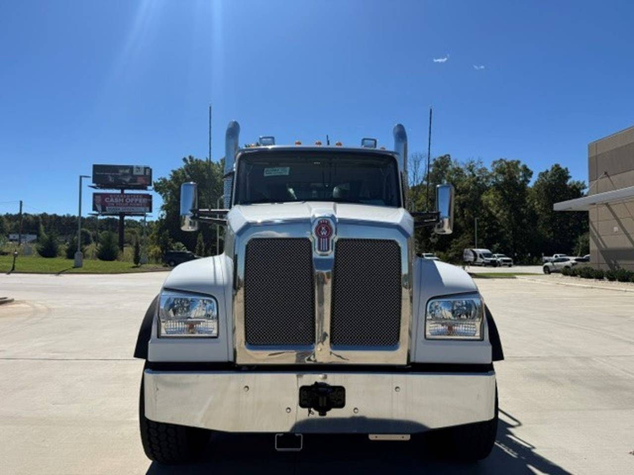 2027 Kenworth T880S 5-Axle Dump Truck, exterior photo 1