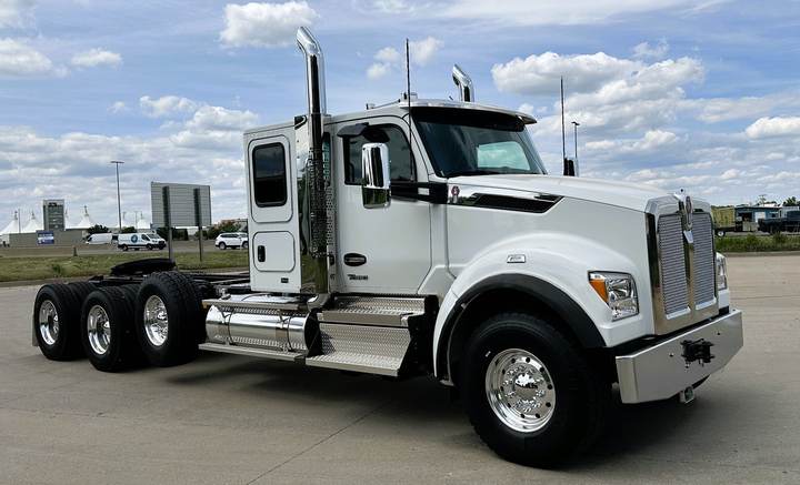 2027 Kenworth T880S 52" Flat Top Sleeper, exterior photo 1