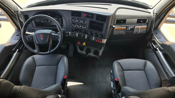 2027 Kenworth T880S 76" Mid Roof Sleeper, interior photo 6