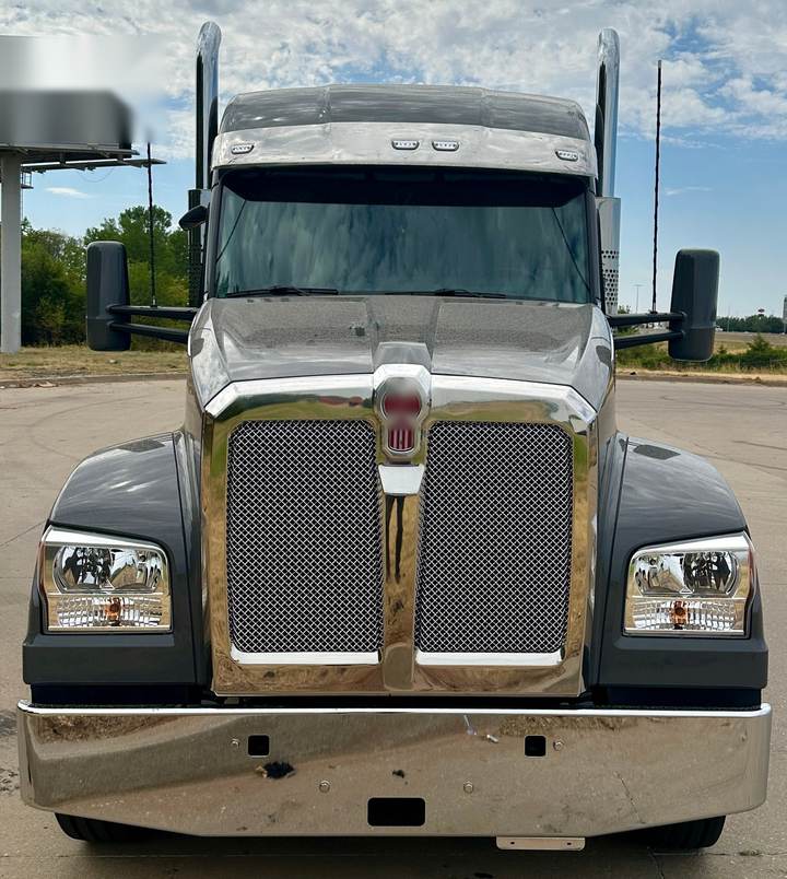 2027 Kenworth T880S 76" Mid Roof Sleeper, exterior photo 2