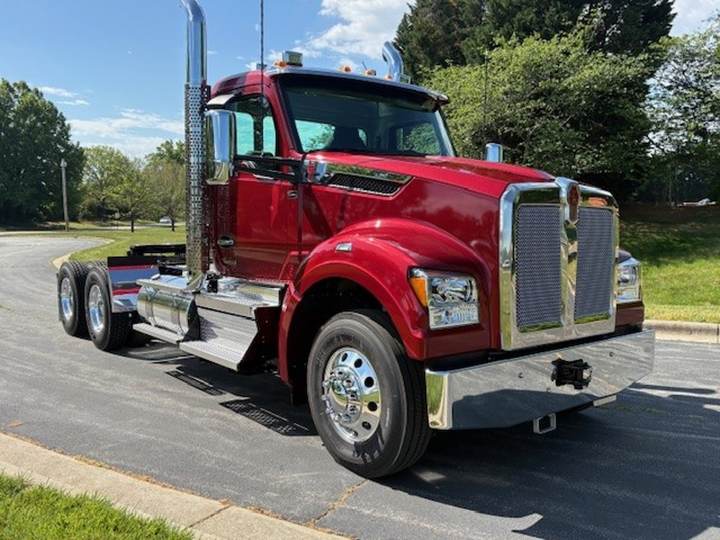 2027 Kenworth T880S Day Cab, exterior photo 1