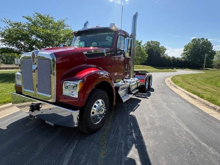 2027 Kenworth T880S Day Cab, exterior photo 2
