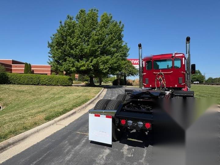 2027 Kenworth T880S Day Cab, exterior photo 3