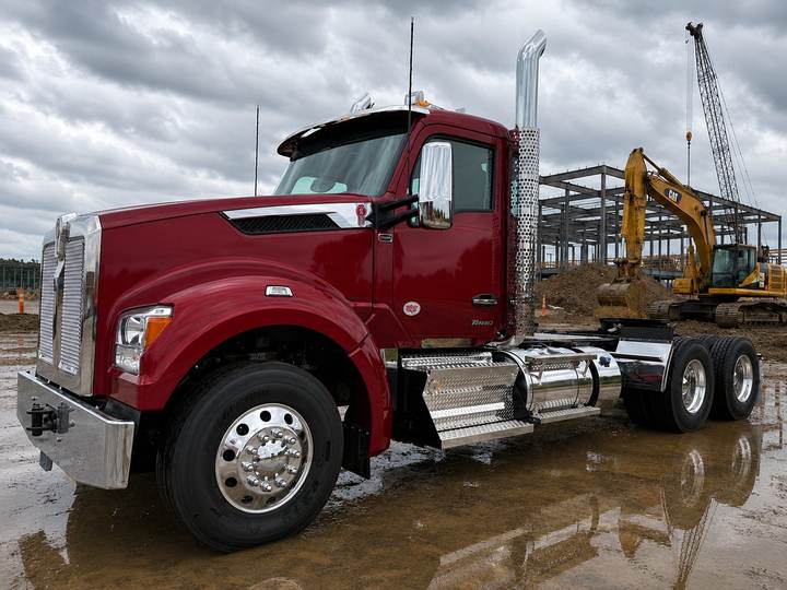 2027 Kenworth T880S Day Cab, exterior photo 2