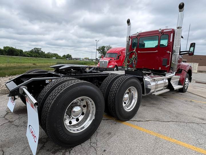 2027 Kenworth T880S Day Cab, exterior photo 5